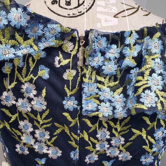 Karl Lagerfeld Paris Dress Womens 6 Multi Embroidered Floral Boat Neck Back Zip - Picture 8 of 9